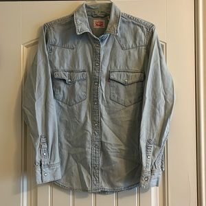 levi’s denim pearl snap